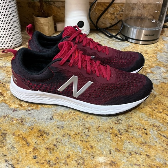 - New Balance Fresh Foam size 11 - Picture 1 of 13